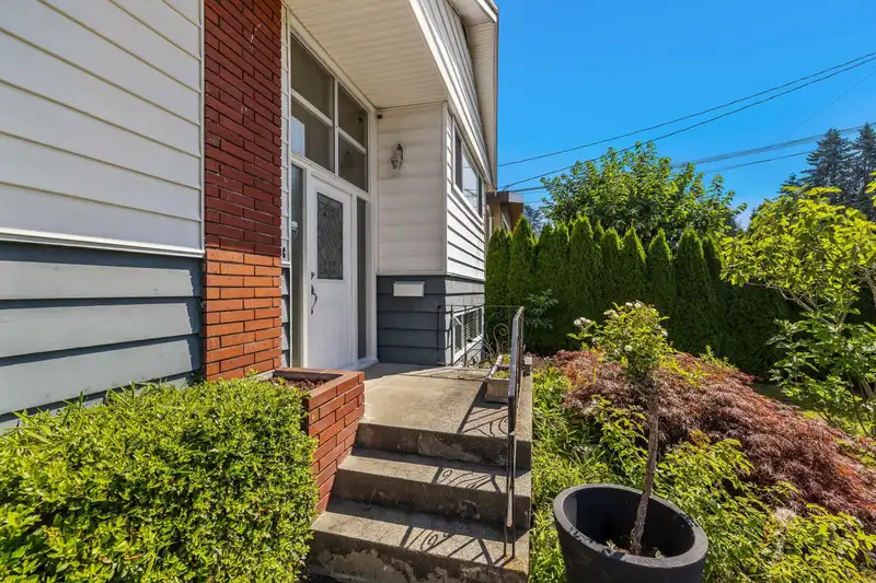 525 APPIAN WAY - photo 2 of 39