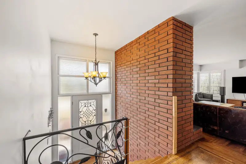 525 APPIAN WAY - photo 3 of 39
