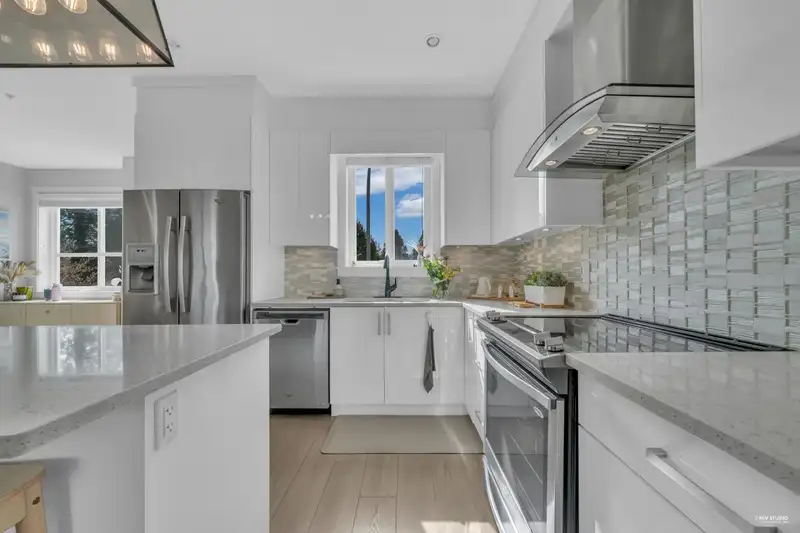 34 20856 76 AVENUE - photo 1 of 34