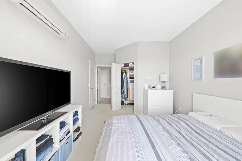 412 9399 ODLIN ROAD - photo 2 of 31