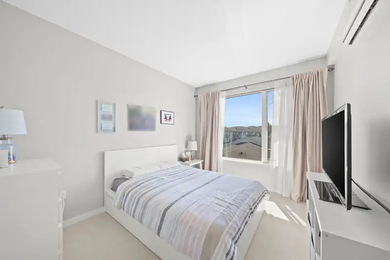 412 9399 ODLIN ROAD - photo 3 of 31