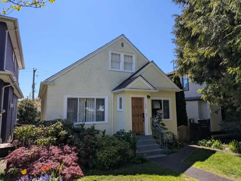 134 W 40TH AVENUE - photo 1 of 37