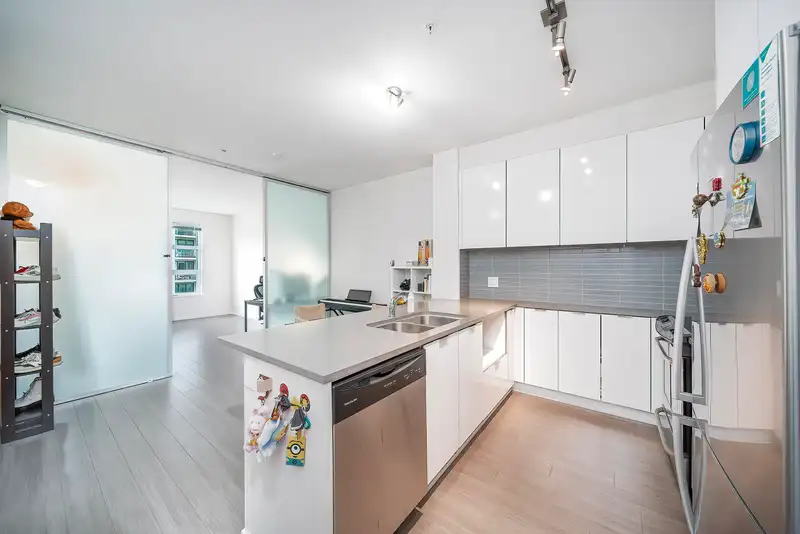 310 9877 UNIVERSITY CRESCENT - photo 3 of 16
