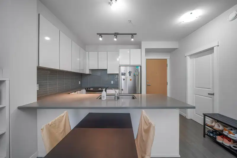 310 9877 UNIVERSITY CRESCENT - photo 4 of 16