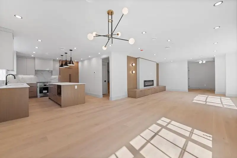 6841 CYPRESS STREET - photo 2 of 19