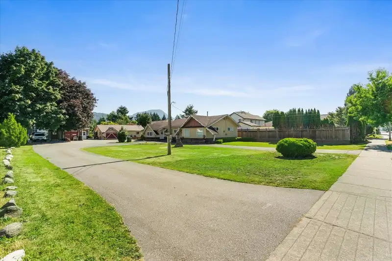 45240 SOUTH SUMAS ROAD - photo 1 of 14