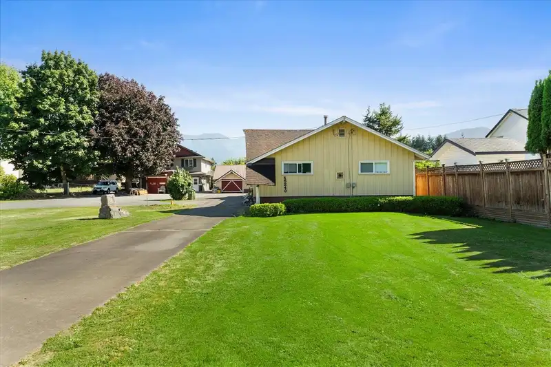 45240 SOUTH SUMAS ROAD - photo 2 of 14