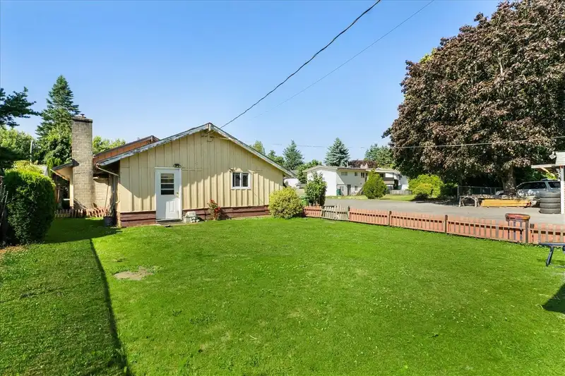 45240 SOUTH SUMAS ROAD - photo 4 of 14