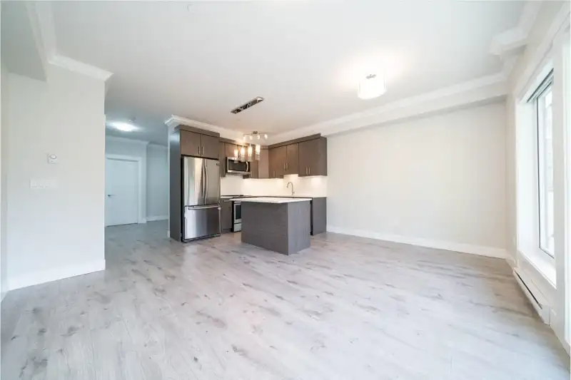 408 13799 101 AVENUE - photo 2 of 11