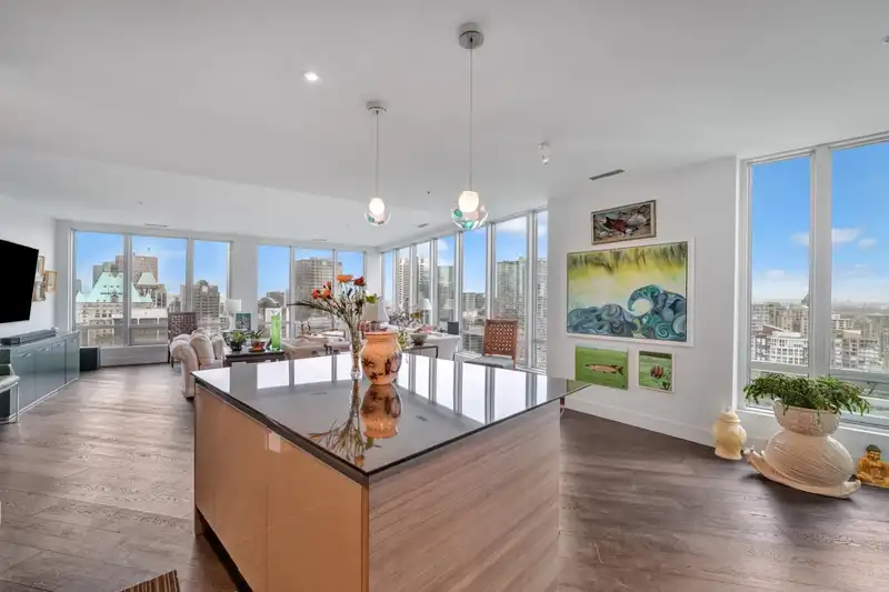 2106 989 NELSON STREET - photo 1 of 36