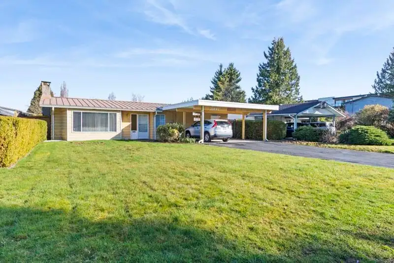 22641 BROWN AVENUE - photo 2 of 36