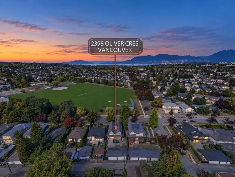 2398 OLIVER CRESCENT - photo 2 of 17