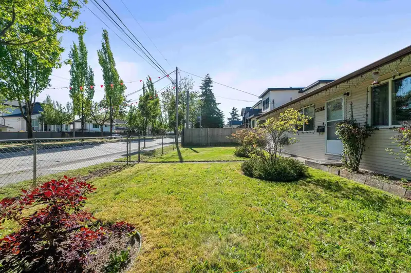 13077 72 AVENUE - photo 3 of 18
