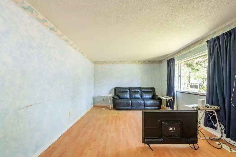13077 72 AVENUE - photo 4 of 18