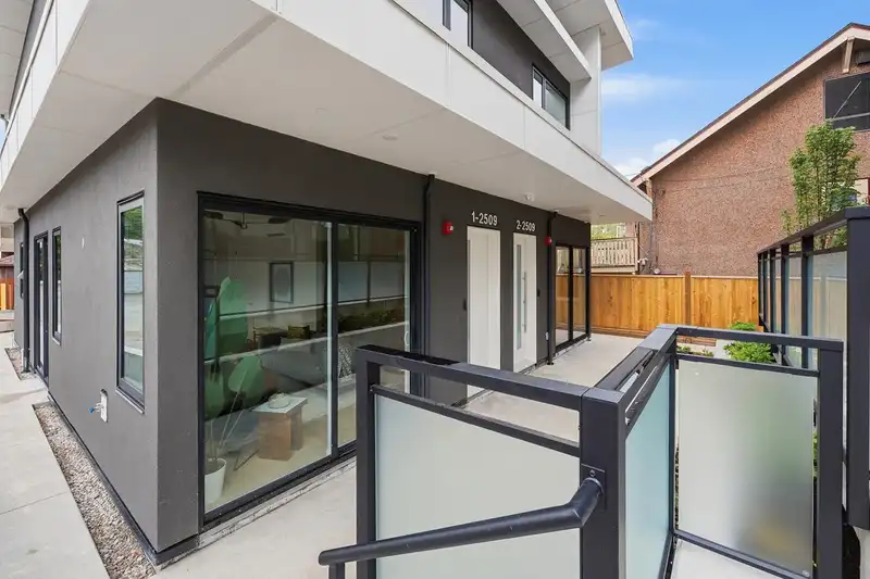 1 2509 KITCHENER STREET - photo 2 of 30