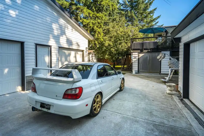 20651 44 AVENUE - photo 3 of 40
