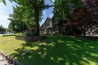 930 SELKIRK CRESCENT - thumbnail 2