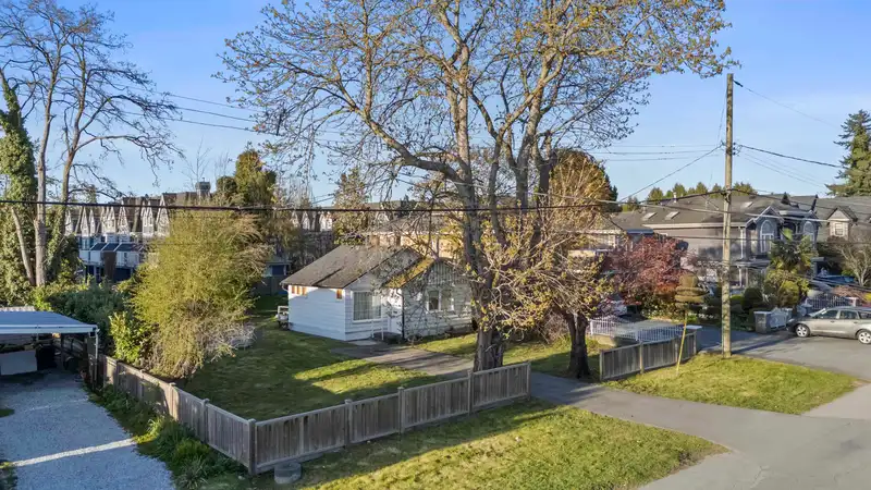 11391 THORPE ROAD - photo 1 of 17