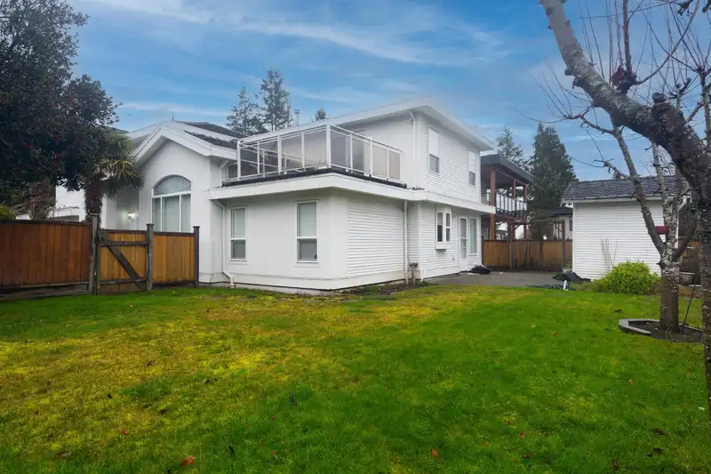 1388 LEE STREET - photo 4 of 27