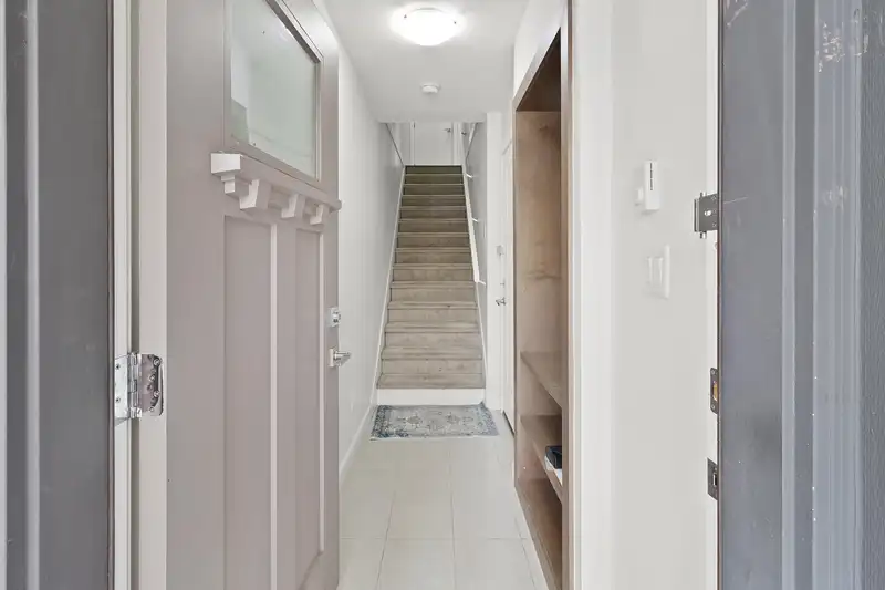 31 16127 87 AVENUE - photo 3 of 32