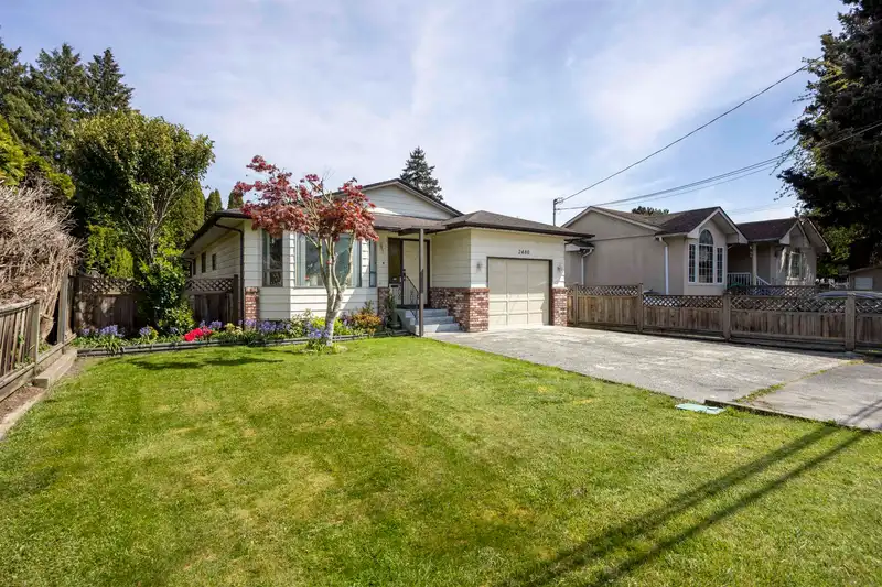 2480 MCLENNAN AVENUE - photo 1 of 10