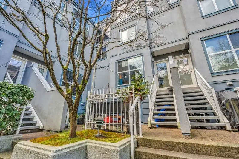 11 877 W 7TH AVENUE - photo 2 of 19