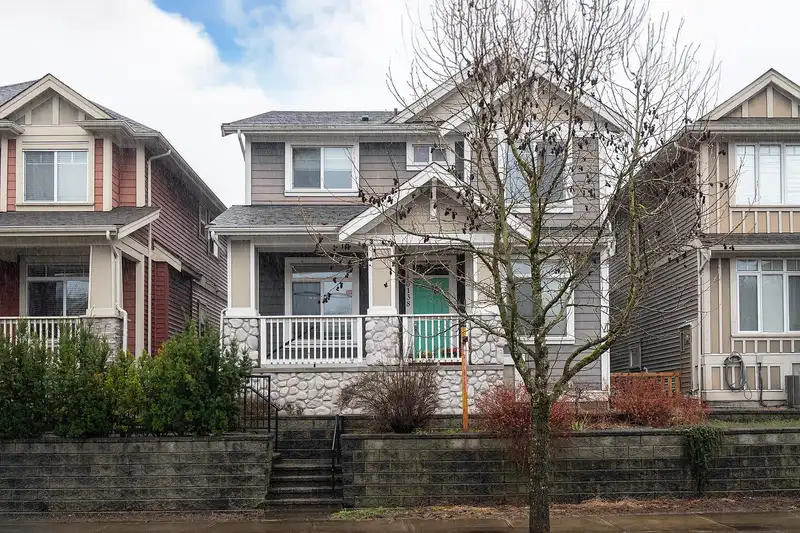 10138 240 STREET - photo 2 of 38