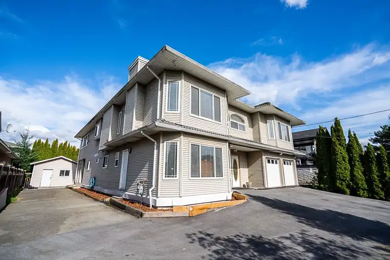 319 LAWRENCE STREET - photo 2 of 29