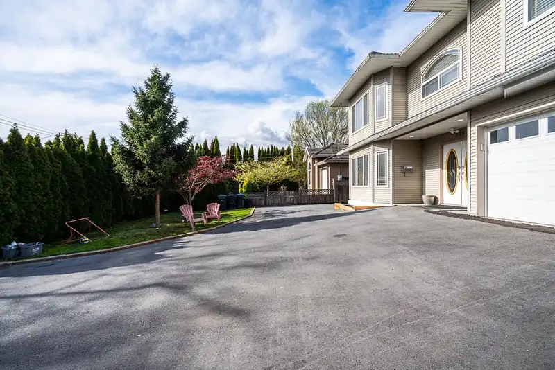 319 LAWRENCE STREET - photo 3 of 29