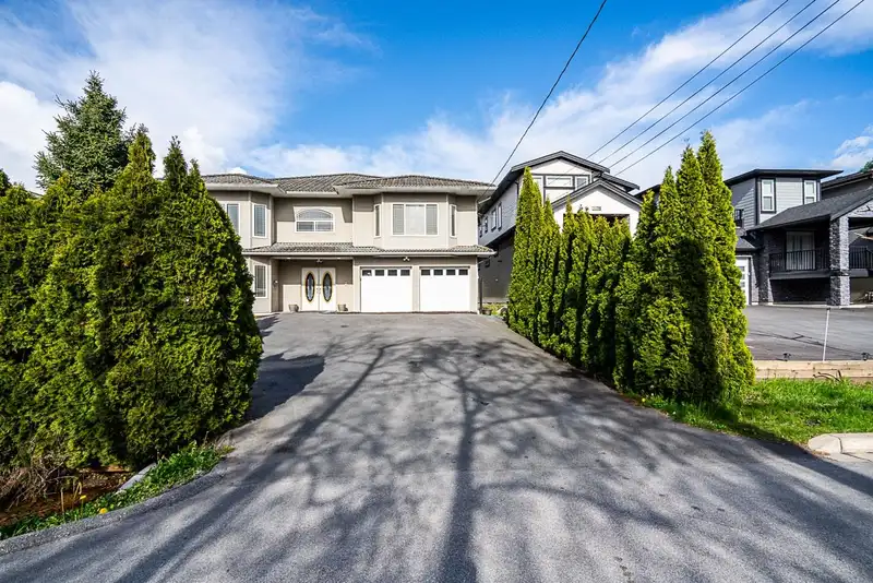 319 LAWRENCE STREET - photo 4 of 29