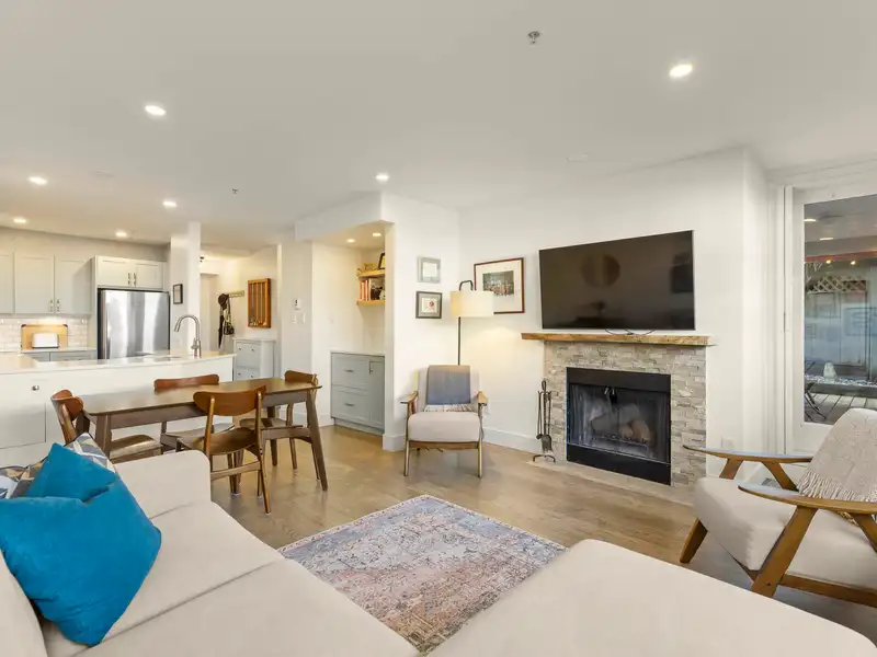 102 2287 W 3RD AVENUE - photo 2 of 28