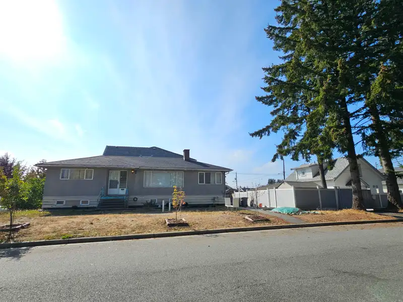 2946 E 52ND AVENUE - photo 2 of 7