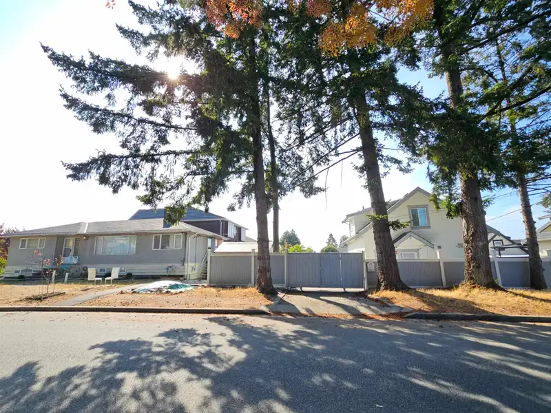 2946 E 52ND AVENUE - photo 3 of 7
