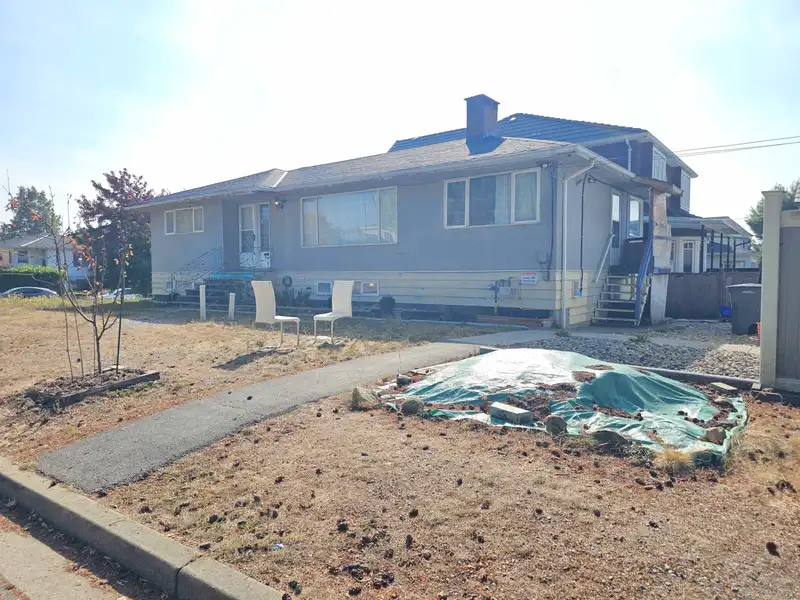 2946 E 52ND AVENUE - photo 4 of 7