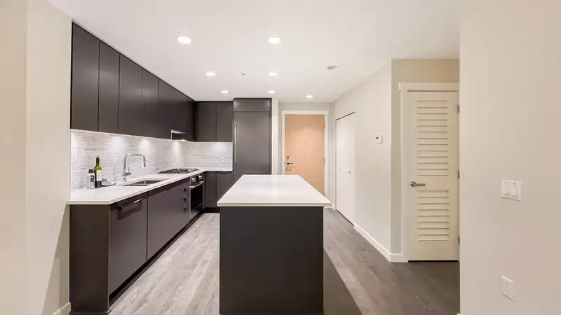 115 9233 ODLIN ROAD - photo 4 of 28