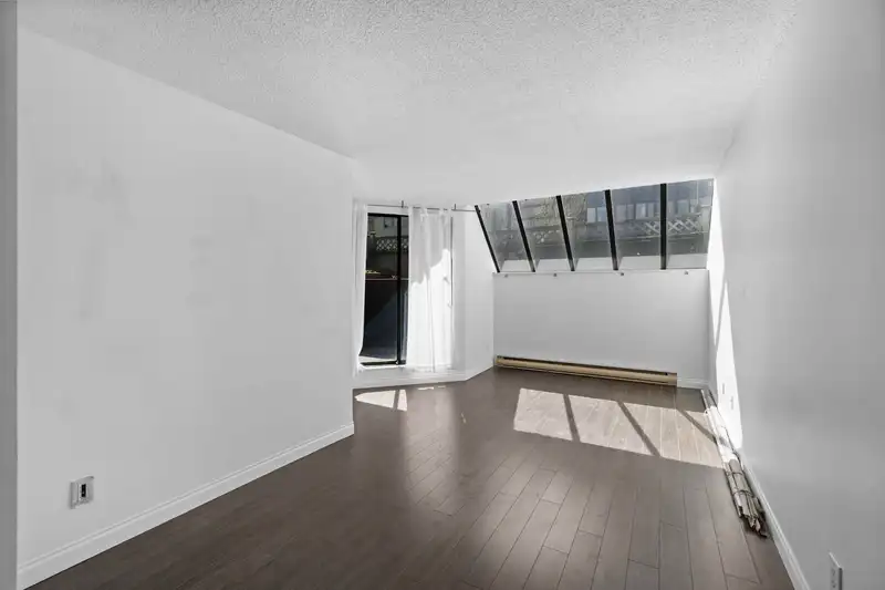 207 1270 ROBSON STREET - photo 4 of 37