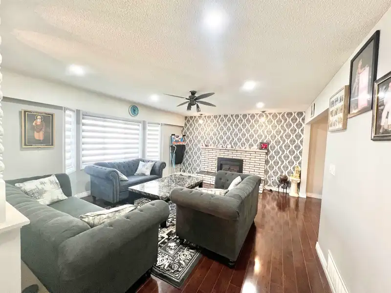 13180 99 AVENUE - photo 2 of 27