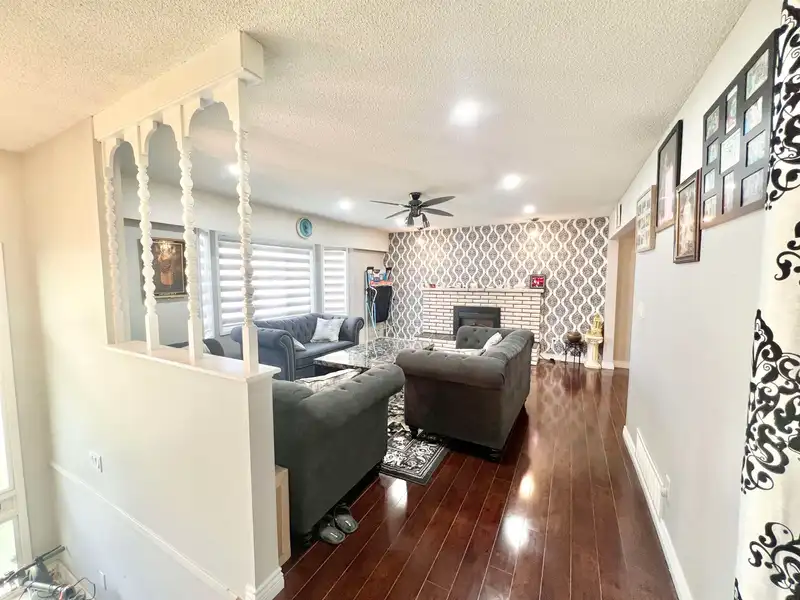 13180 99 AVENUE - photo 4 of 27