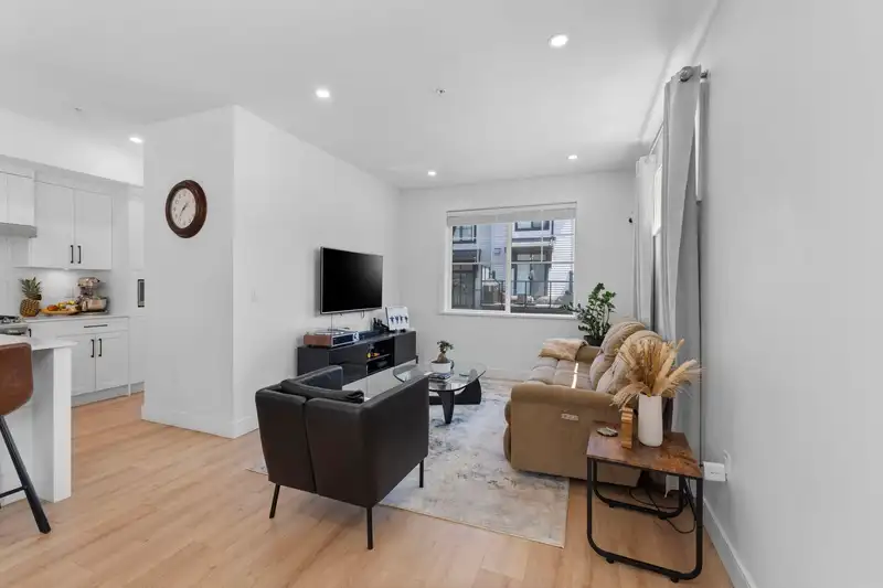82 7967 197 STREET - photo 4 of 40
