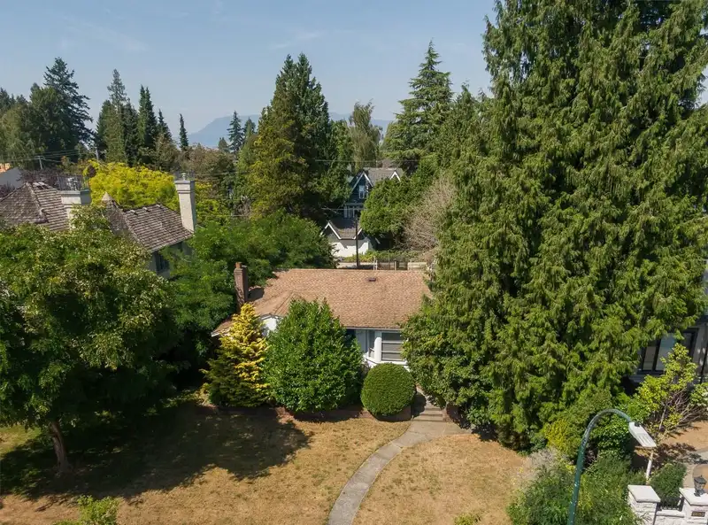 2677 W 35TH AVENUE - photo 3 of 10