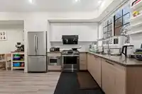 7 5132 CANADA WAY - thumbnail 2