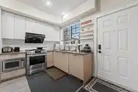 7 5132 CANADA WAY - thumbnail 3