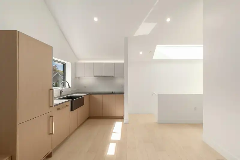 22 W 14TH AVENUE - photo 4 of 16