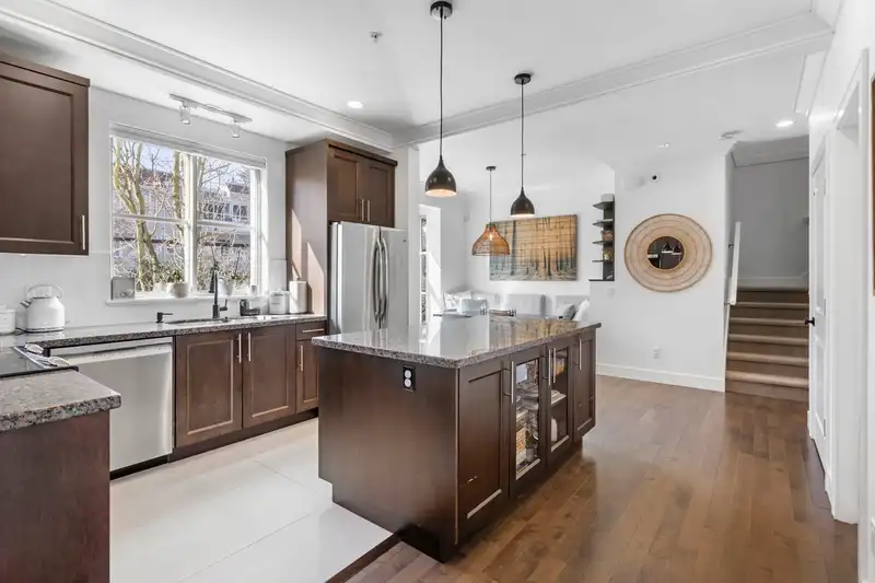 8 3025 BAIRD ROAD - photo 4 of 40