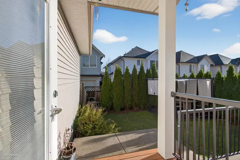 7032 195A STREET - photo 4 of 40