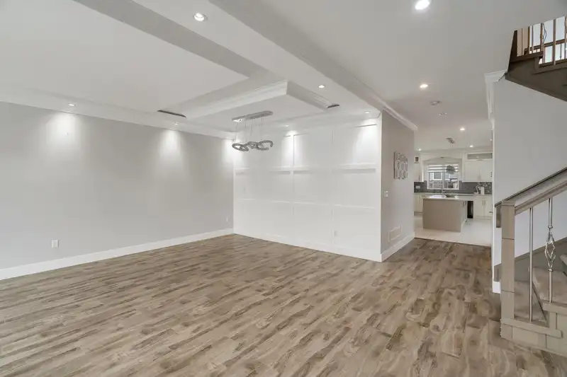 27687 RAILCAR CRESCENT - photo 4 of 30