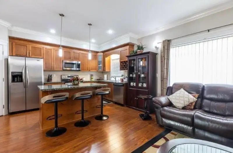 21 8358 121A STREET - photo 4 of 33