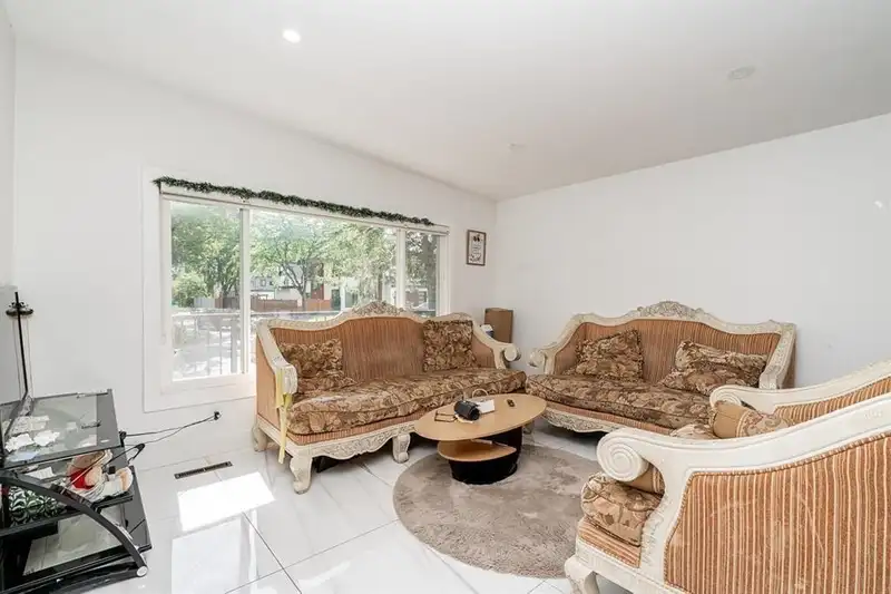14125 75 AVENUE - photo 2 of 19