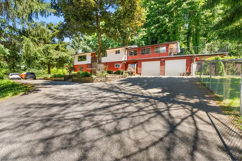 194 CLOVERMEADOW CRESCENT - photo 3 of 31