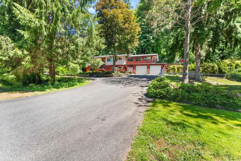 194 CLOVERMEADOW CRESCENT - photo 4 of 31